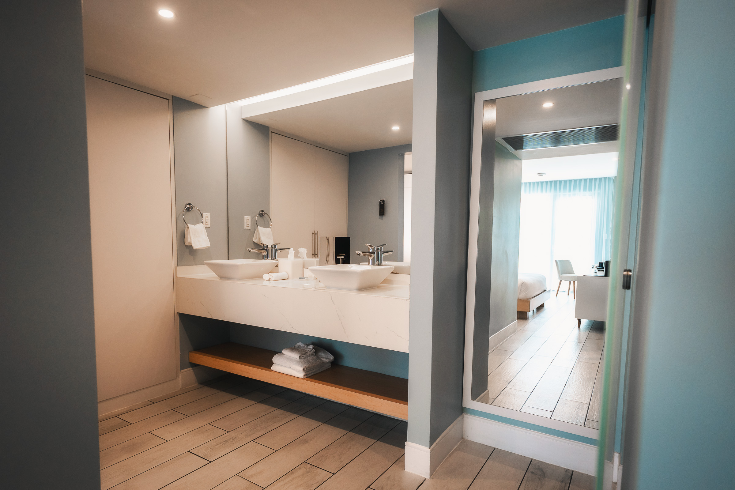 Modern hotel bathroom with a double vanity and large mirror