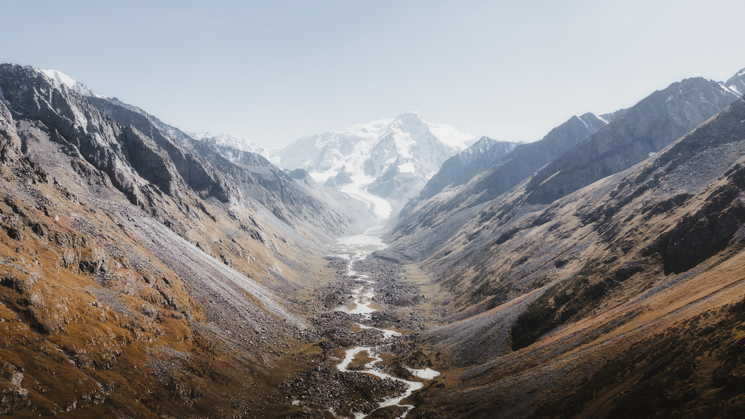 Narrow glacial valley between rugged mountain ranges