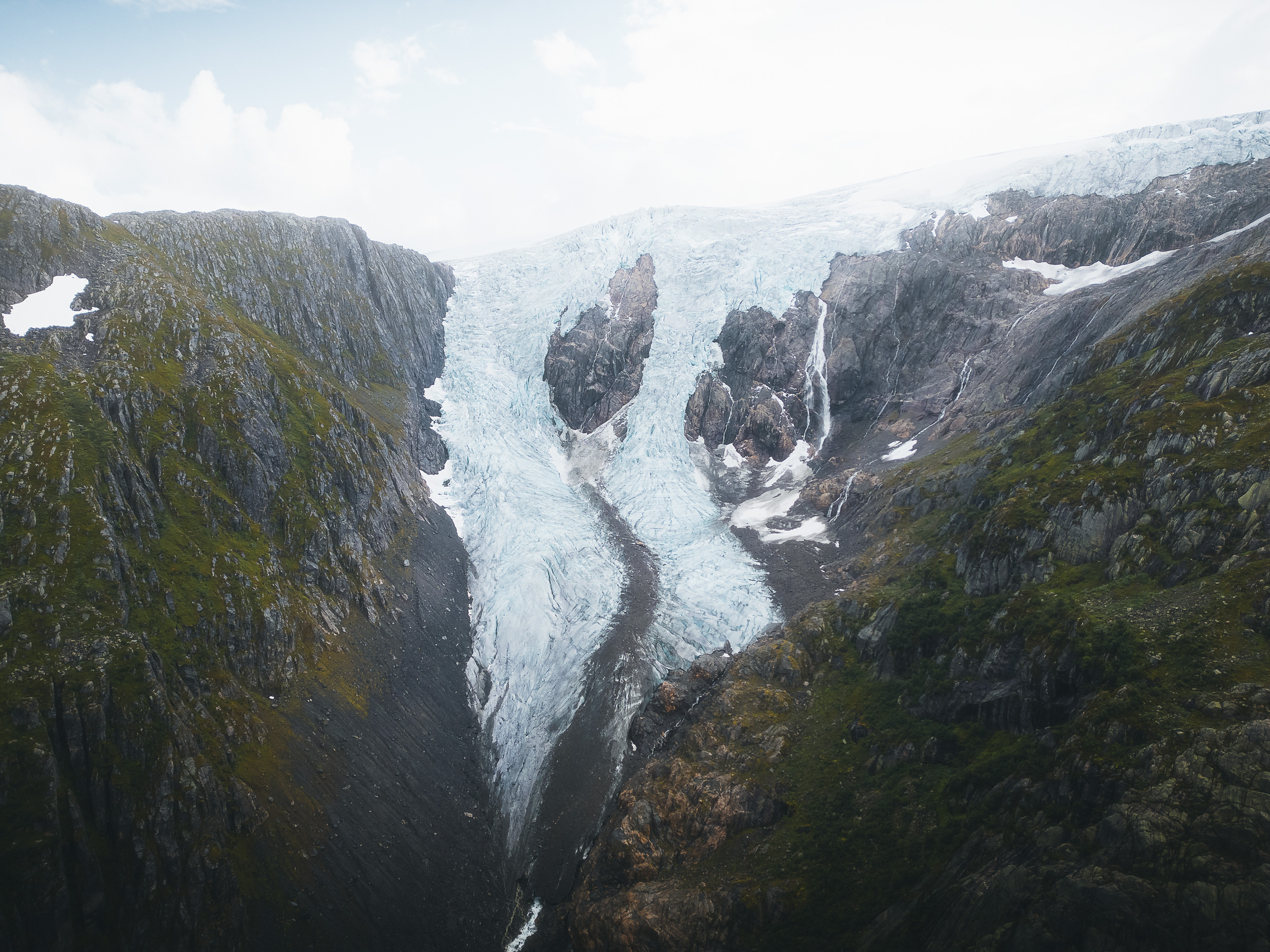 Panoramic view of Buarbreen glacier descending into a green valley