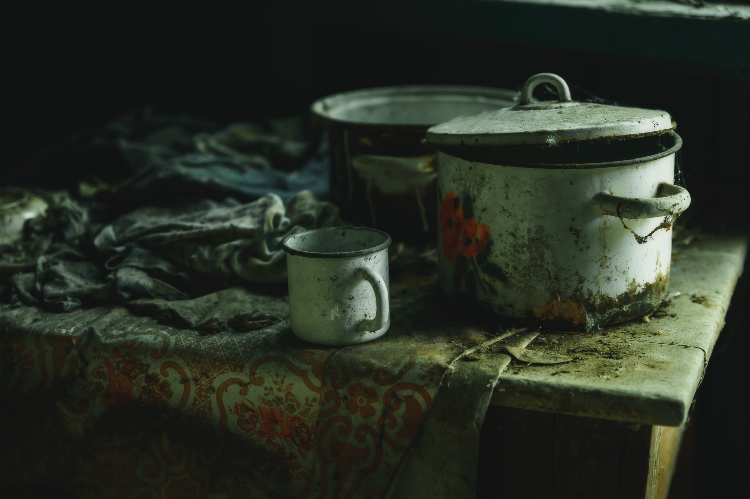 Enamel cooking pots and cup left in an abandoned apartment