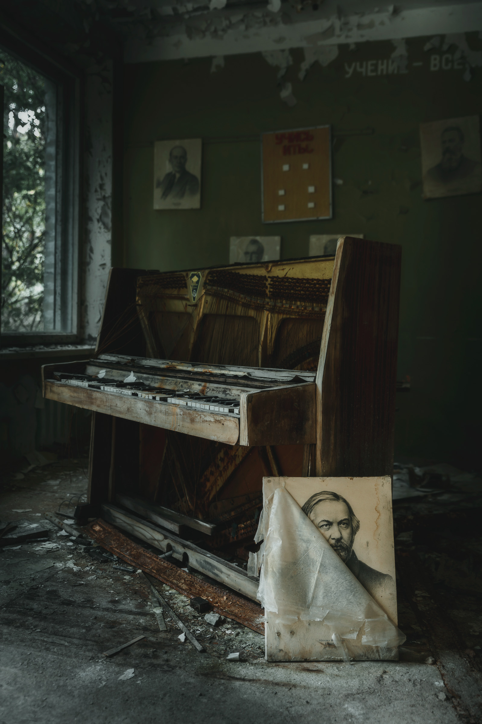Broken piano beside a portrait of Lenin